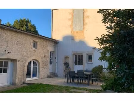 location maison  165 m² t-7 à rivedoux-plage  2 370 €