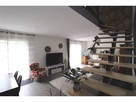 gieres centre village : maison hors copropriété  jardinet