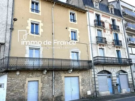 immeuble rénové   proche centre ville  t2 et t5   caves