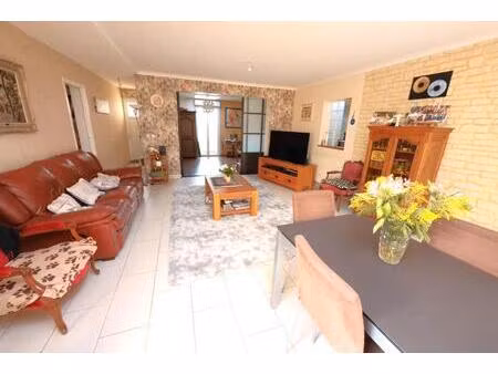 maison atypique de 143 m² habitables et 160 m² au sol  proche de toutes commodités