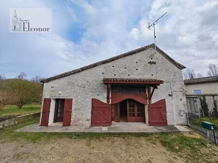 maison individuelle avec jardin spacieux