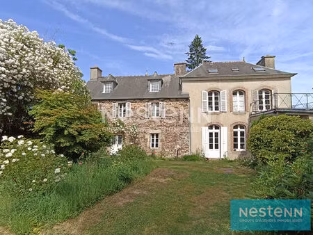 grande maison en pierre d'une surface totale d'environ 240 m²  à saint hervé sur environ 2