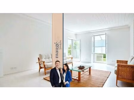 maison - 2 chambres - 1 bureau - double garage - jardin - proche toutes commodités