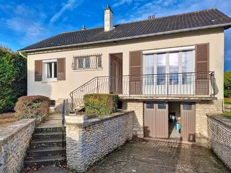 proche gasny  commerces école sur place