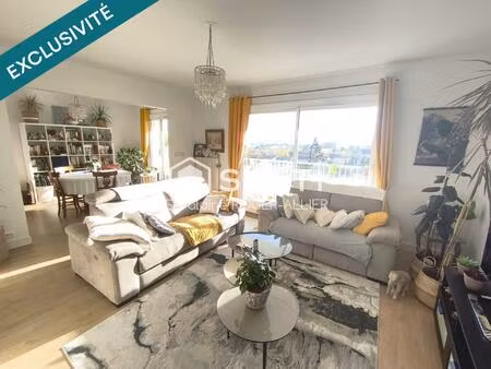 t4 très lumineux avec de beaux volumes  un balcon exposé sud et un garage.