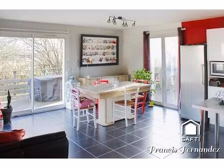 belle maison famillial d'environ100m2 sur un terrain de 670m2