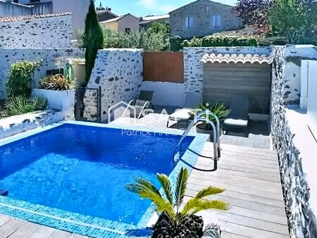 maison d'habitation 3 faces  2 chambres  garage  jardin  piscine  terrasses  magnifique vu