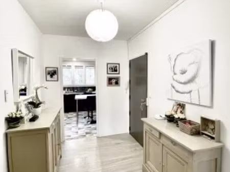 location meublée appartement 5 pièces 109 m² à saint-cyr-sur-loire (37540)  2 400 €