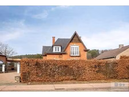 charmante woning met tuin en ruime garage op 7a93ca