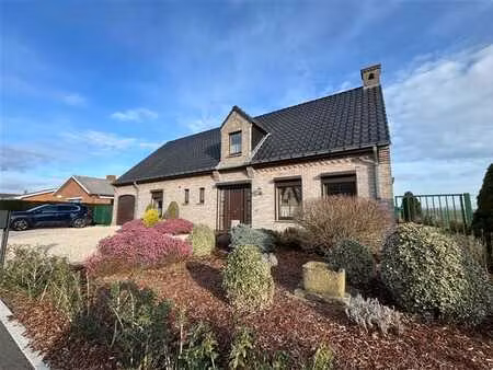 maison 4 façades avec jardin