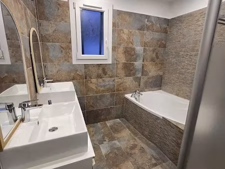 location maison 5 pièces 110 m² à camps-la-source (83170)  1 450 €