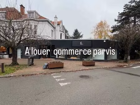 parvis notre dame commerce
