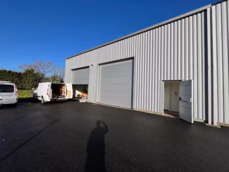 location locaux professionnels 255 m² à saint-médard-d'aunis (17220)  2 250 €