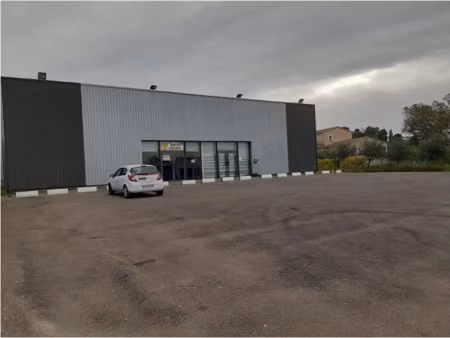 location locaux professionnels 300 m² à saint-hilaire-de-brethmas (30560)  2 250 €