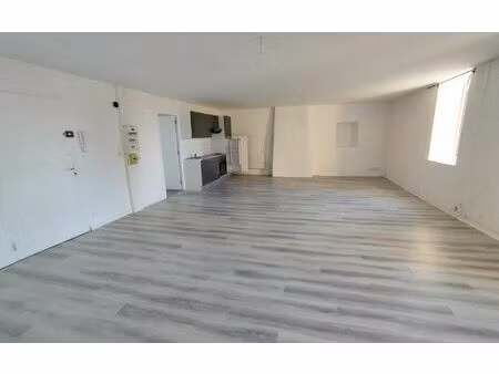 location appartement  90.25 m² t-3 à saint-pol-de-léon  635 €