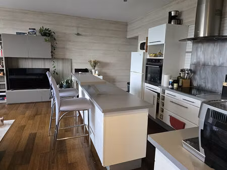 beau 2 pièces lumineux de 65 m² _ 5_ étage avec cave