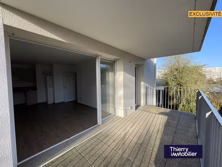 cote saint-sebastien - t2 - terrasse - parking