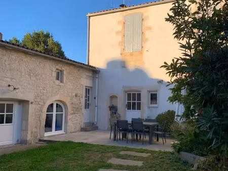 location meublée maison 7 pièces 165 m² à rivedoux-plage (17940)  2 370 €