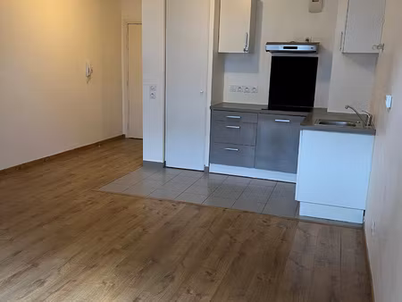 a vendre t1 b bassins a flot