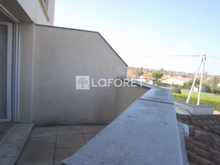 appartement t2 avec terrasse - châteaubernard