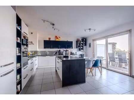 appartement de 4 pièces de 110 1 m² à évian-les-bains