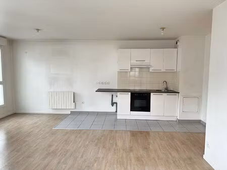 appartement f3 avec balcon - 64 10 m² -aux portes de paris