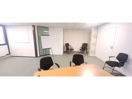 bureau 40 m² calme et lumineux – chatou centre – parking possible