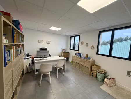 location commerce 18 m² à venelles (13770)