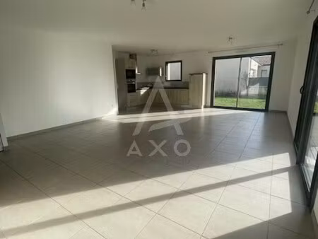 location maison chavagnes en paillers  3 pièces 810€ avec garage avec terrasse