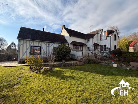 maison familiale avec sous-sol ? village avec commerces de proximité