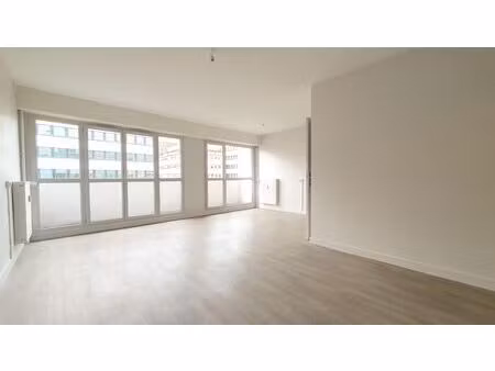 t3 de 74 m² adapté seniors – balcon – proche gare de tours