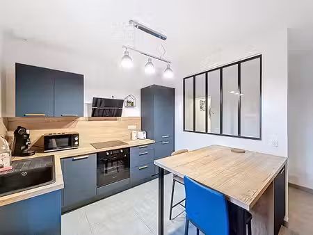 duplex de 83 34 m² avec 4 pièces à bras  proche des commodités et services