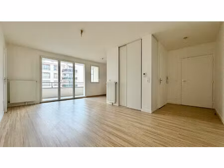 residence recente - tres bon etat