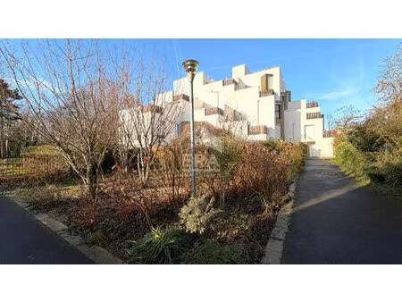 appartement f3 avec terrasse  cave et garage.