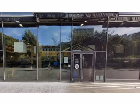 commerces à louer de 244m2