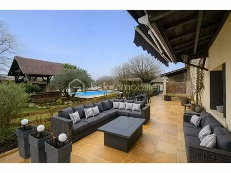 propriete de 350 m² à montpon-menesterol