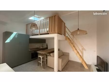 location maison rénovée en fond de cour 22m2 avec une mezzanine de 6m2+ terrasse 16m2