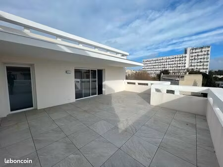 lumineux t2 neuf de 43m² en dernier étage avec une grande terrasse de 38 m² + place de par