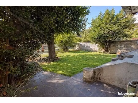 t3/4 coeur 8ème avec jardin et garage