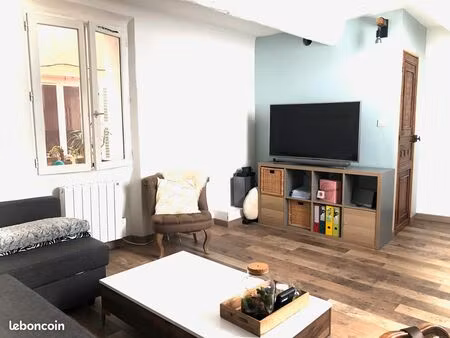 cuges les pins maison de village t2