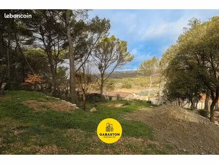 terrain 572 m² rousset
