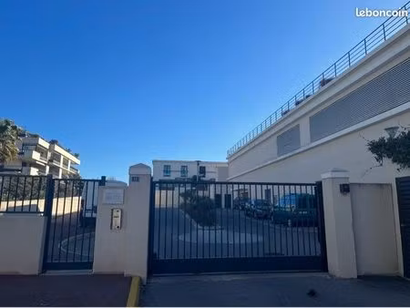 grand garage a louer borely david