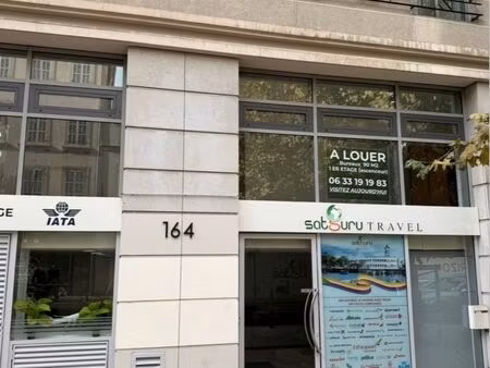 a louer - local commercial - 88m² 1er etage