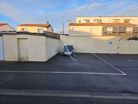 vente garage et parking aux sables-d'olonne (85100) : à vendre / 13m² les sables-d'olonne