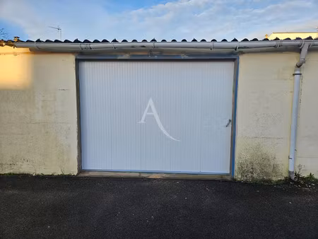 vente garage et parking aux sables-d'olonne (85100) : à vendre / 30m² les sables-d'olonne