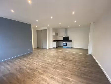 secteur dorian/place du peuple t3 à louer