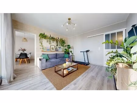 superbe t3 de 67m² avec balcon - avenue debourg  69007