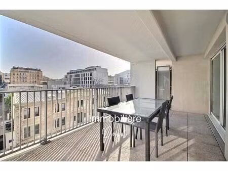 type 3 meublé de 85m2 avec terrasse spacieuse dans copro récente