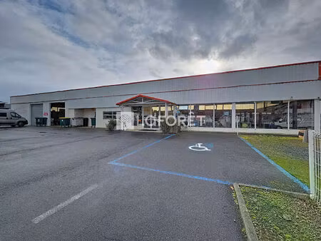 bâtiment à usage professionnel et commercial artix 629m²