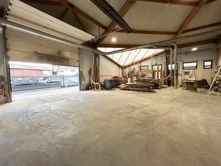 location local d'activités chateaufort 384 m²